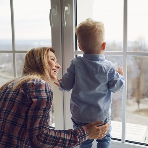 Freude über Fensterputzer