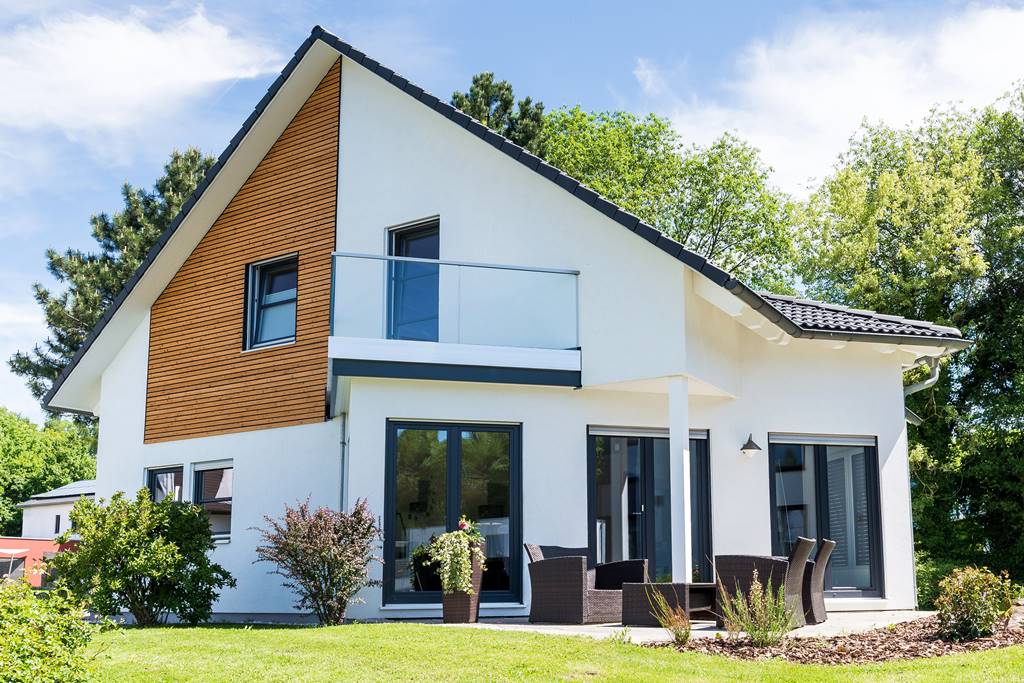 Gereinigte Fenster an einem Wohnhaus in Hameln